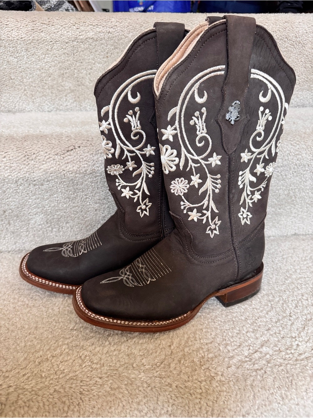 Embroidered Dark Brown Women's Lace-Up Western Boots - Picture 2 of 6